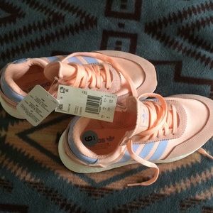 ADIDAS sneakers size 6 NEWER USE
